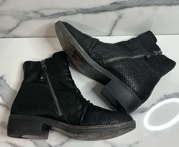 OTBT Women's Minimalist Black Leather Reptile Yorkel Boots Sz 7 Closet Staple