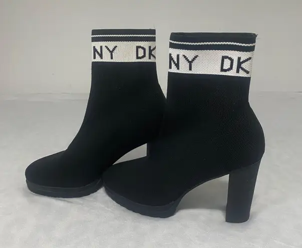 DKNY Tessa Sock Ankle Boots Round Toe Platform Block Heel Pull On Logo Size 8M