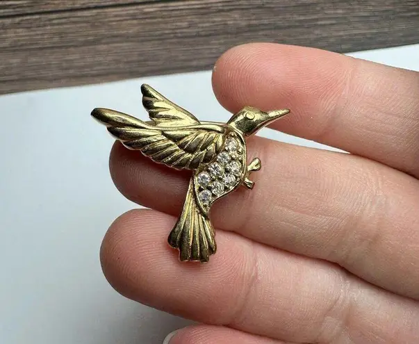 Trifari Rhinestone Hummingbird Bird Gold Tone Small Brooch Pin Signed