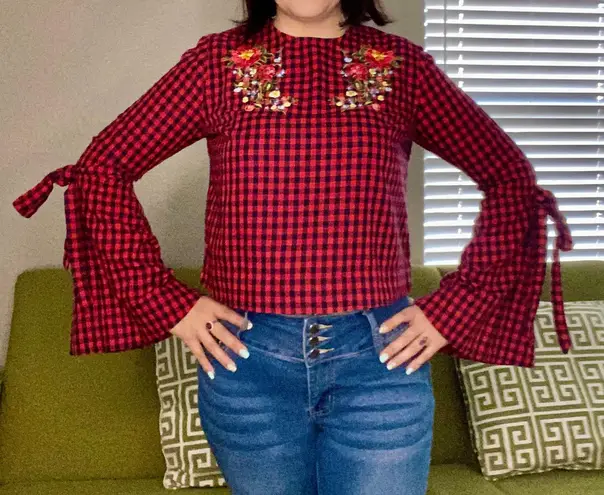 INA Women’s Plaid Bell Sleeves Blouse Crew Neck Sz Medium