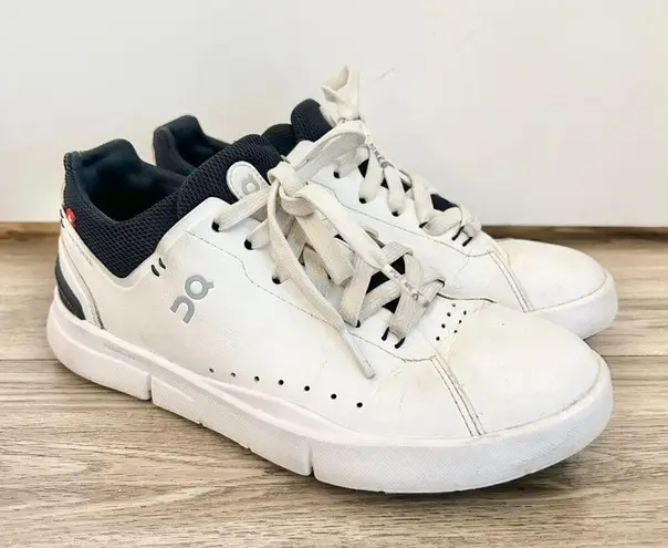 on cloud OC Women's The Roger Advantage Tennis Sneakers in White/Midnight 6.5