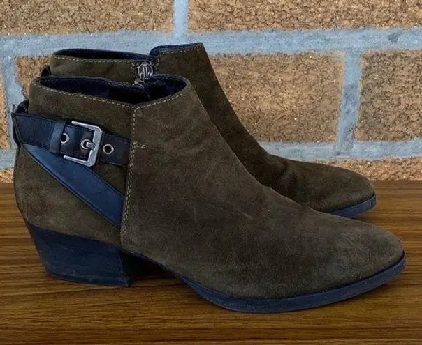 Aquatalia Farin Olive Green Buckle
Booties 8