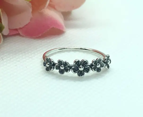 Blooming Five Flower Ring | Size 8 Silver