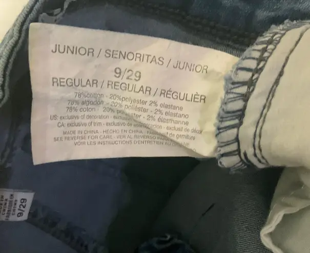 Black Daisy Kate Straight Leg Floral Embroidered Jean Size 9/29