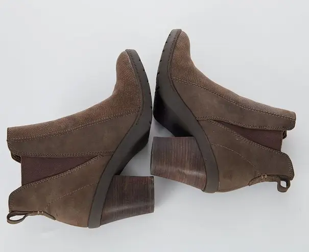 Baretraps  Posture Chelsea Booties Dasha Faux Leather Oak Posture Support Size 9M