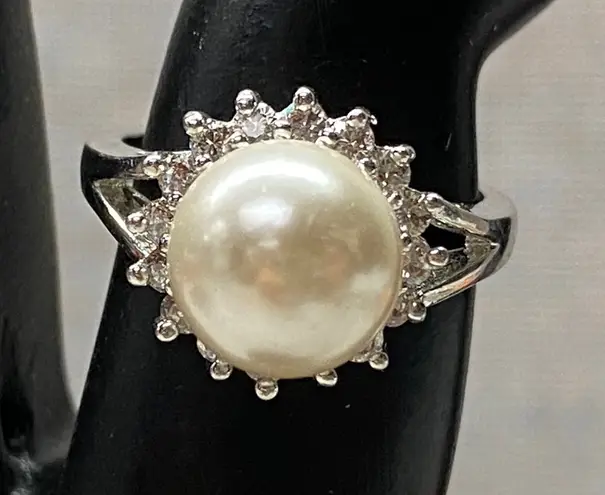 Silver Tone Elegant Pearl Halo Crystal Accents Classic Design Cocktail Ring Sz 7 White