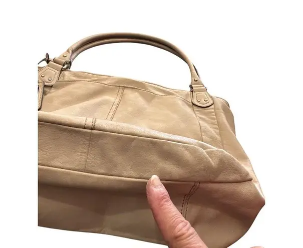 Tignanello Womens Leather Cream Tote Handbag SKU CS8032/J622364 Size L