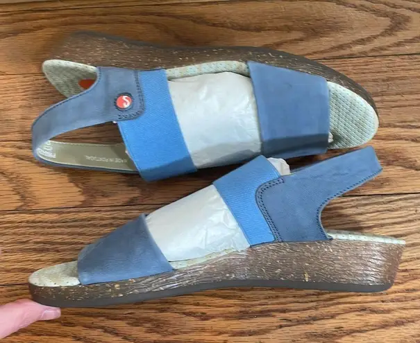 Softinos by Fly London Cross