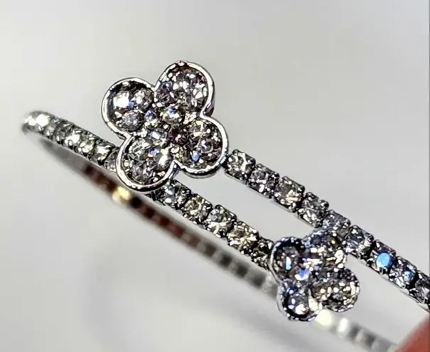 Minimal Silver Quatrefoil Flower Clover Flexible Bangle Bracelet