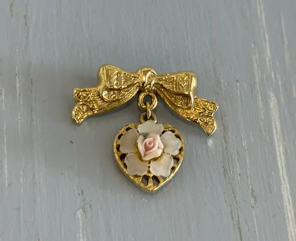 1928 Beautiful (?) Vintage Brooch Bow & Dangling Heart W Porcelain Rose Flower