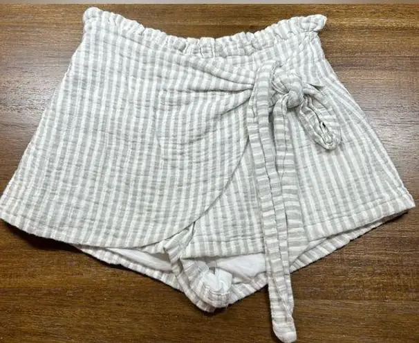 Pink Lily Size S Tan & White Striped Tie Front Skort Shorts