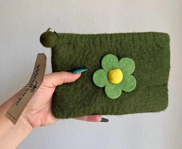 Vintage Nepal Handmade Felt flower & bauble zip Pouch in green lime & yellow nwt