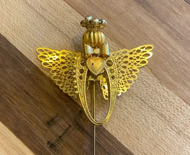Vintage Gold Tone Filligree Wings Angel With Heart Stick Straight Hat Lapel Pin
