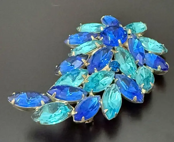 Vintage Unsigned Cobalt Blue & Teal Navette Marquis Rhinestone Leaf Brooch 20g.