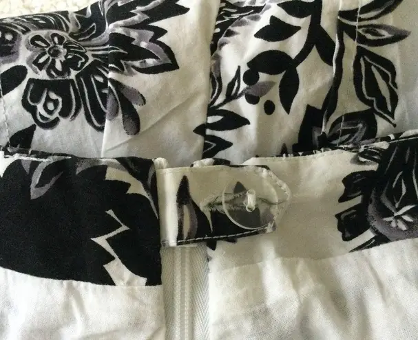 Talbots Pleated Floral Skirt Black White Pattern Cotton - Sz 6 Petite