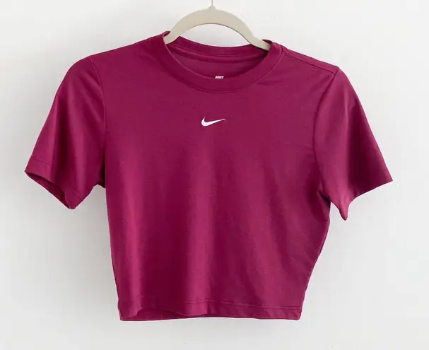 Nike Essential Short Sleeve Athletic Crop Top