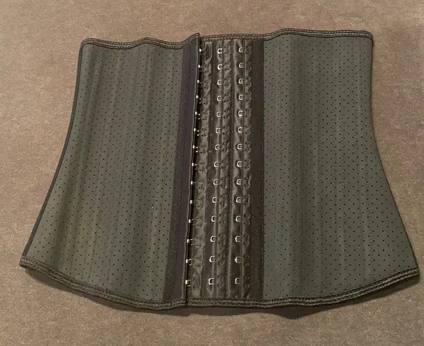 Women’s Black 14 Hook Waist Trainer Corset Waist Cincher Under Bust Size S NEW Black
