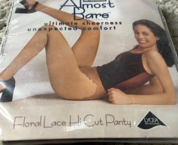 No Nonsense Almost Bare Floral Lace Pantyhose almost black Wm Sz A NEW Vintage