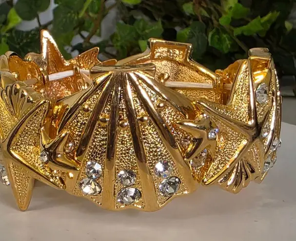 Vintage Chunky Gold Seashell Starfish Statement Bracelet
