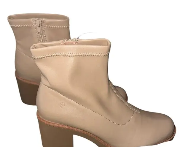 Life Stride NWT Remix Booties Color:Beige Faux Leather