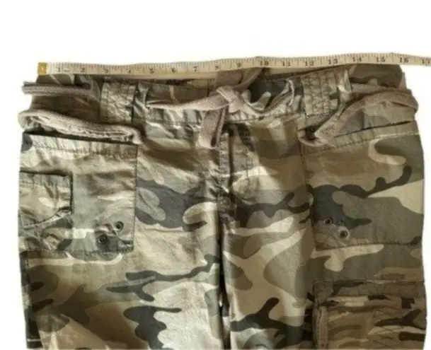 Vintage Y2k Green Camo Roll Tab Bermuda Shorts size Juniors 7 Size M