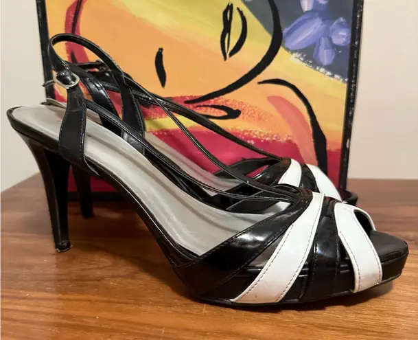 Fioni Pep toe platform heels 11 size in black and white - Image 1