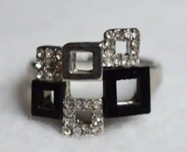 NWOT Unique Geo Rhinestone Black Enamel Squares Silver Tone Size 9 Ring