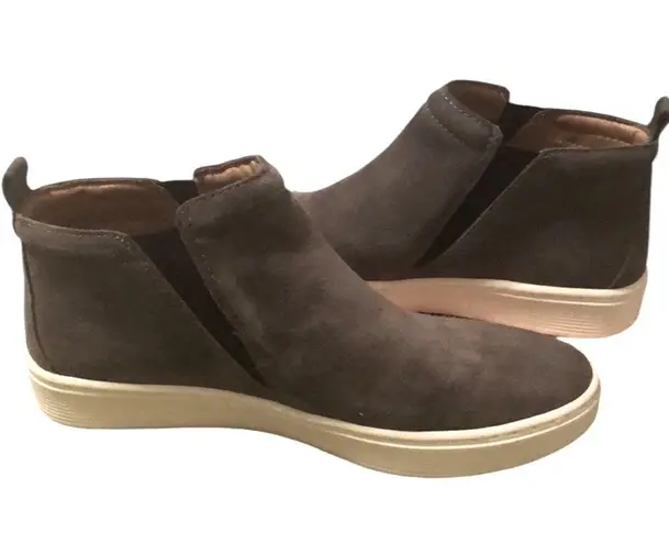 Sofft Britton Gray Waterproof Suede Slip