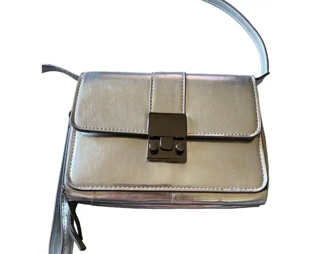 Sondra Roberts SQUARED Super cute silver metallic look crossbody bag