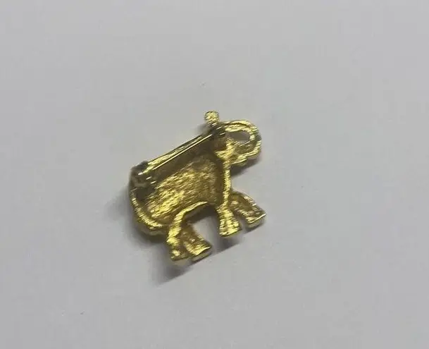 Tiny Signed GIOVANNI Vintage Elephant Rhinestone / Gold Tone Brooch Pin