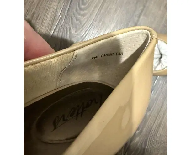 Trotters Women's Candela Dress Pump Nude Beige Patent Leather