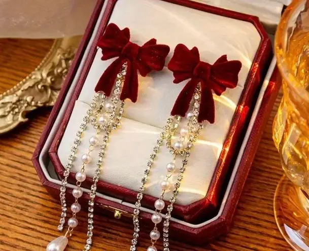 Elegant Retro Bow & Tassel Drop Earrings Red