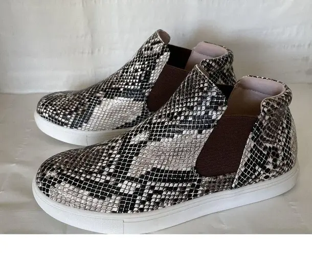Cushionare CUSHIONAIRE Rebel Chelsea Boots Snake Print Pull On Flat Bootie Size 7.5