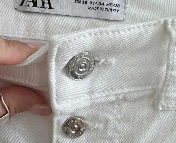 ZARA NEW  White High Waisted Flared Jeans Button Fly Frayed Hems Size 4