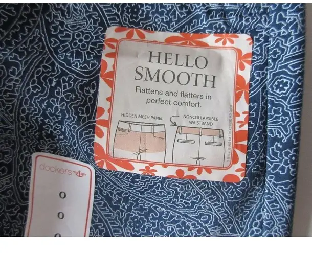 Dockers NWT Capri in Blue Paisley with Hello Smooth Slimming Panel Crop Pants 0