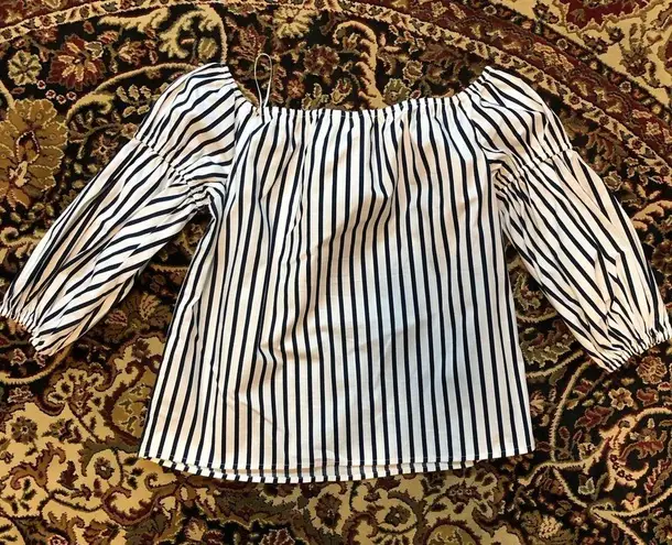 Belle Sky Off-Shoulder Striped Top M