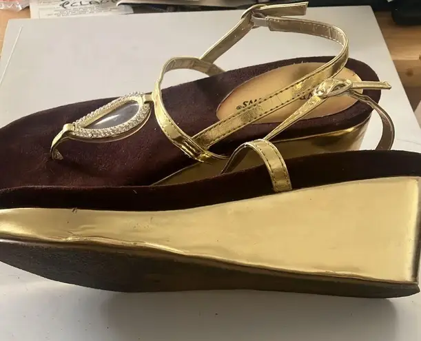 Newport News Gold and Brown Women's Sandals