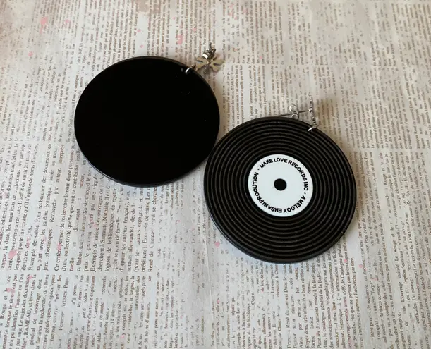 Handmade funky y2k retro style vinyl record dangle earrings💕