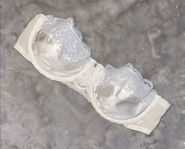 Maidenform Chantilly vintage White Lace Strapless Bra – Size 38C” made in USA