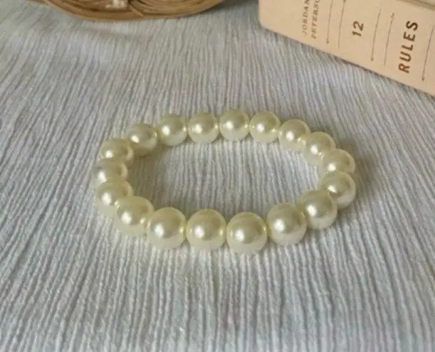 Pearl Large Bauble Bracelet Vintage “Mairead” Elegant Classic Minimal Pearlcore White