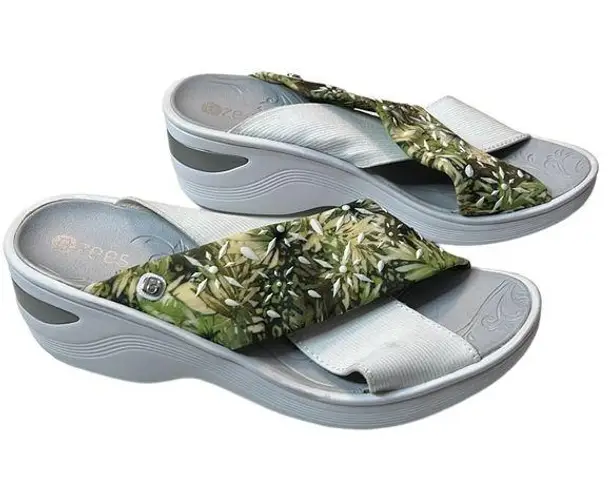 Bzees Diamond X Band Wedge Slide Sandals Size 7