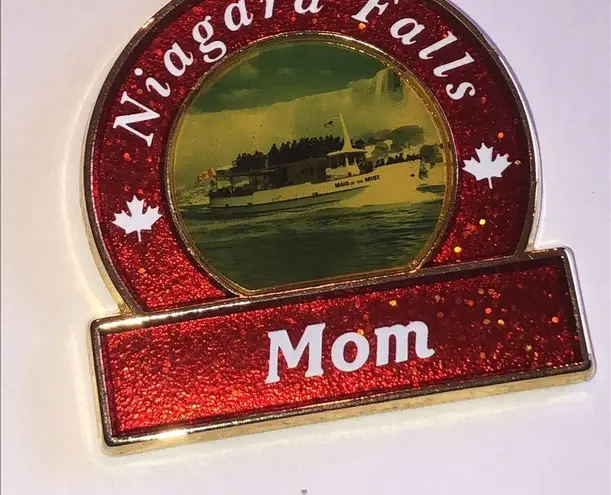 Niagara Falls Red Enamel Gold Tone Mom Keychain