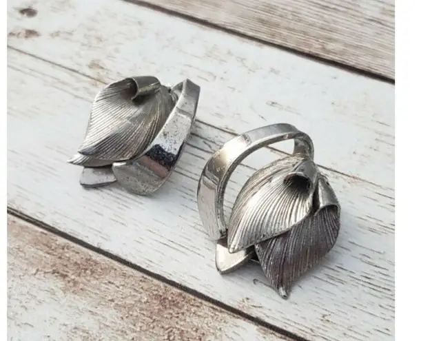 Vintage Clip On Earrings Silver Tone Artsy Leaves