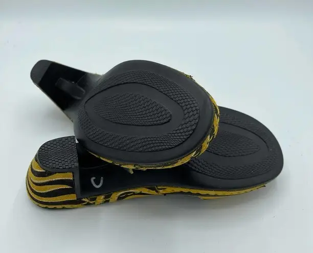 HELLE COMFORT GOLD & BLACK ZEBRA STRIPES WITH RHINESTONE BUCKLES SIZE 6