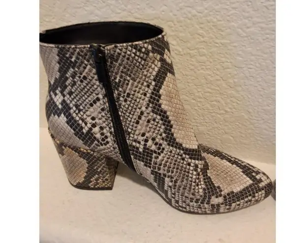 Bamboo Ankle Gold Snake Skin Embossed Regal Women's 2" Size 9 Boots