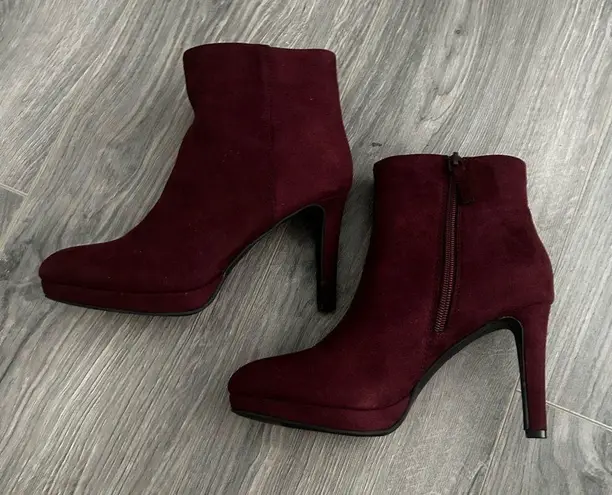 NWOT Maroon Heeled Boots Suede Ankle Design Red Size 6
