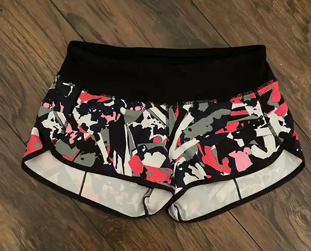 Lululemon floral lulu speed ups 2.5 inch size 4