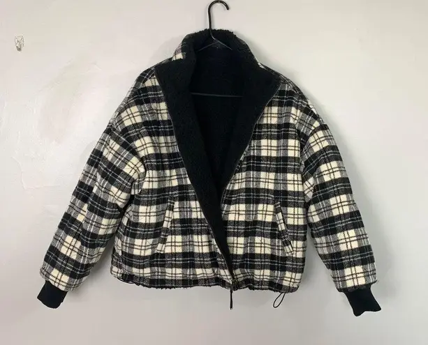 American Eagle  Reversible Women’s Puffer Jacket Black Plaid Size Medium