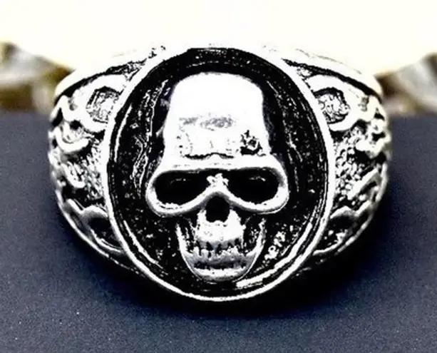 Statement Skull Signet Ring Silver
