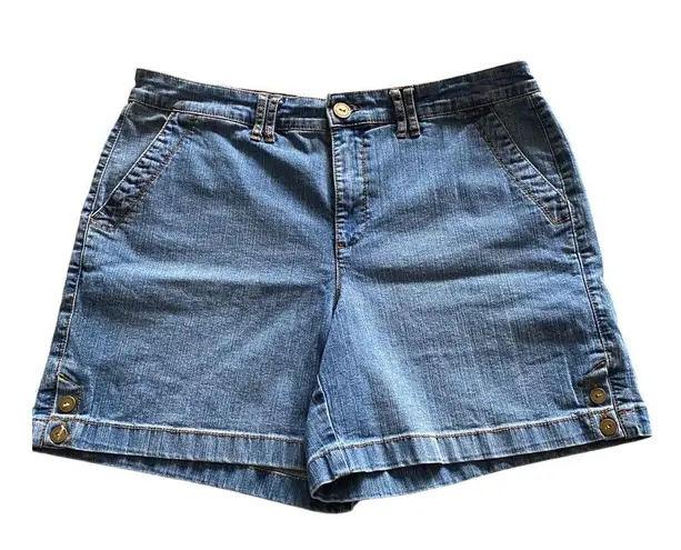 Gloria Vanderbilt -ALL AROUND SLIMMING EFFCT Jean Shorts, 2 fro t pockets. 2 back pockets, size 10, excellent condition